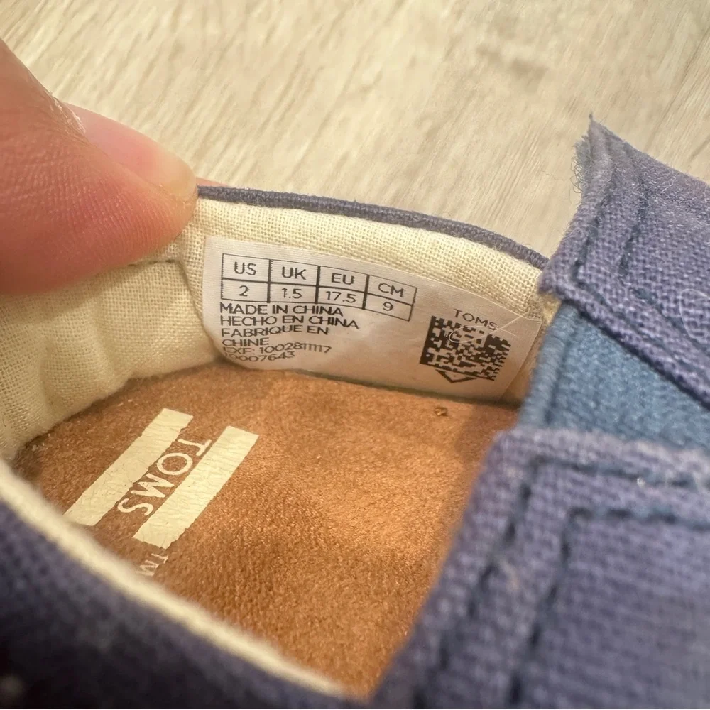 Toms Baby Crib Shoes Baby 2 Navy Blue Hook and Loop Closure Wide Toe box